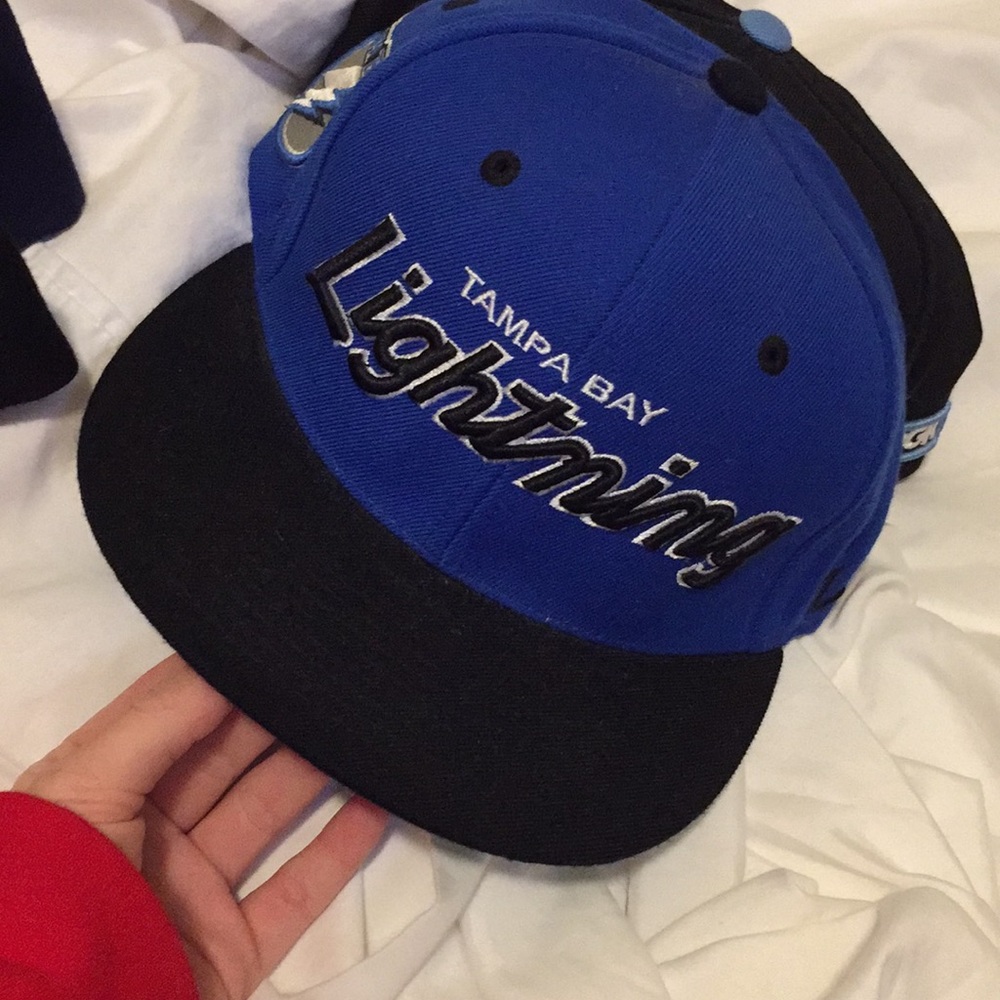 SNAPBACKS - Picture 3 of 3